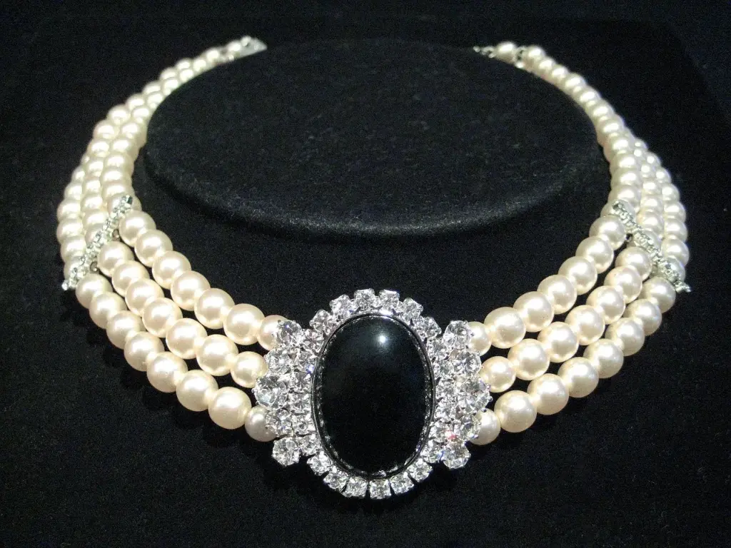Elegant Pearl Necklace